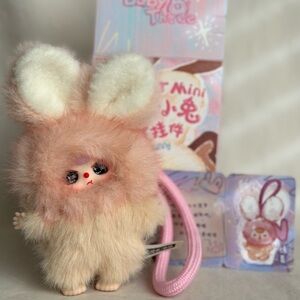 Baby Three Super Mini Bunny - Letter V